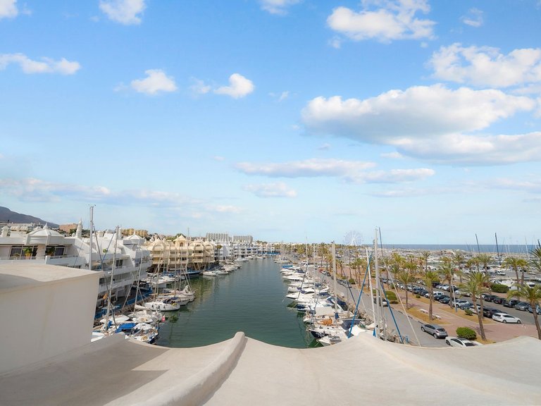 Apartment for Sale in Costa del Sol, Benalmadena Costa, Malaga 1