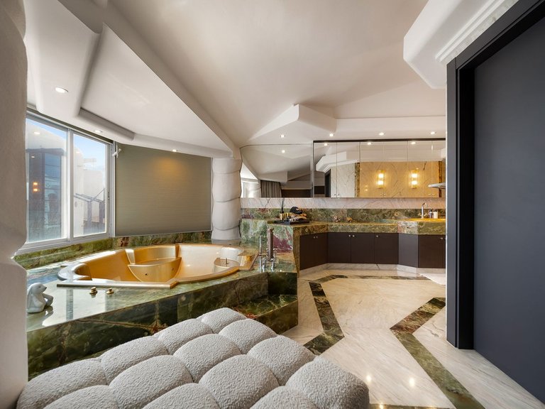 Apartment for Sale in Costa del Sol, Benalmadena Costa, Malaga 15
