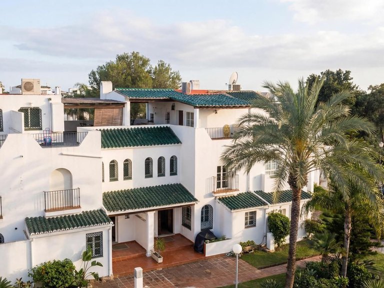 Town House for Sale in Costa del Sol Nueva Andalucía, Malaga 1