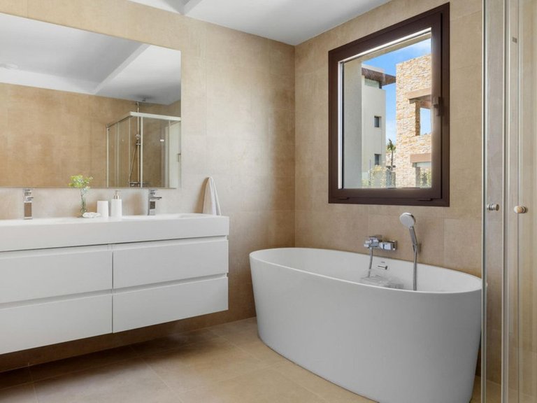 Town House for Sale in Benahavís, Malaga 11