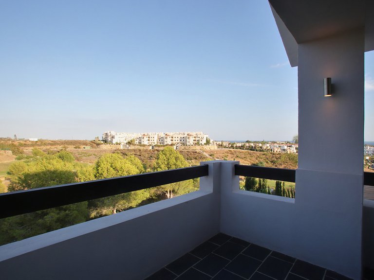 Villa for Sale in New Golden Mile, Malaga 10