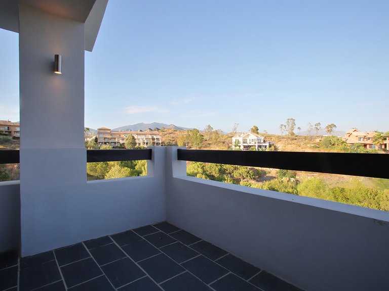 Villa for Sale in New Golden Mile, Malaga 11