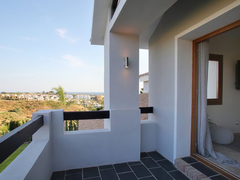Villa for Sale in New Golden Mile, Malaga 12