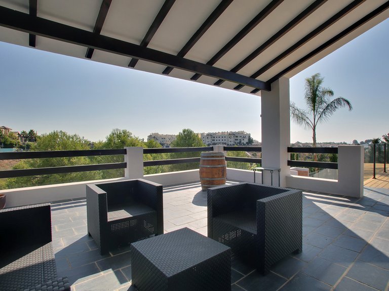 Villa for Sale in New Golden Mile, Malaga 16