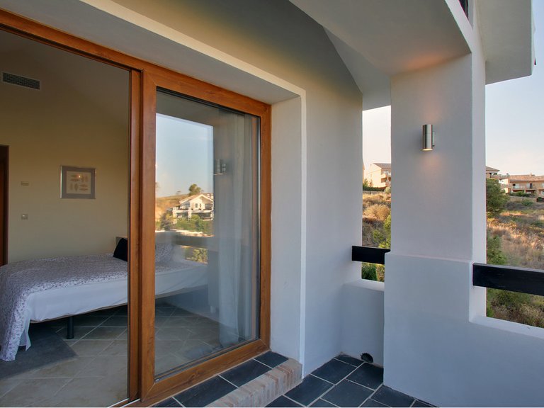 Villa for Sale in New Golden Mile, Malaga 17