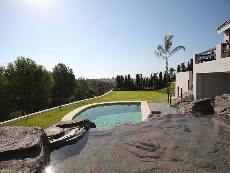 Villa for Sale in New Golden Mile, Malaga 18