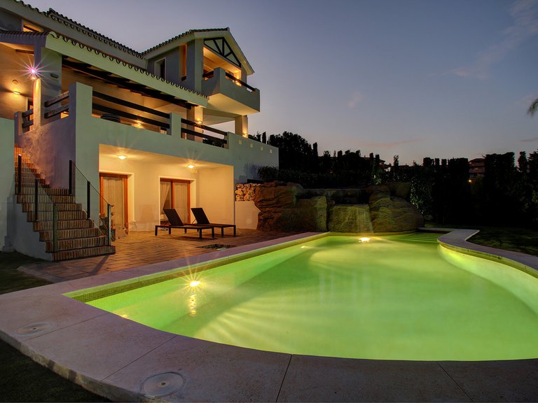 Villa for Sale in New Golden Mile, Malaga 2