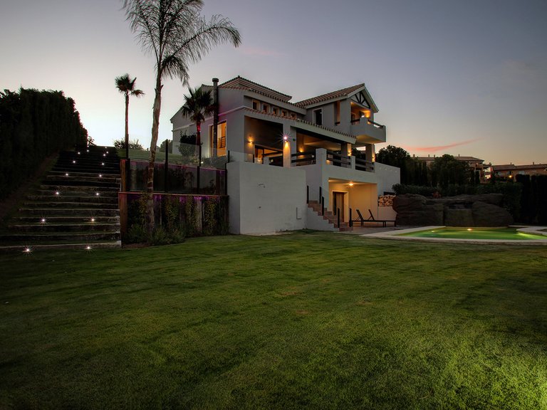 Villa for Sale in New Golden Mile, Malaga 22