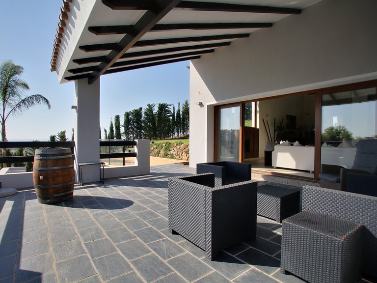 Villa for Sale in New Golden Mile, Malaga 24