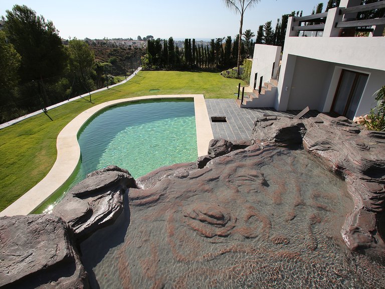 Villa for Sale in New Golden Mile, Malaga 4