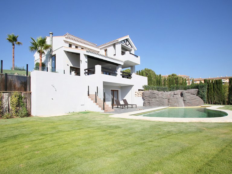 Villa for Sale in New Golden Mile, Malaga 5