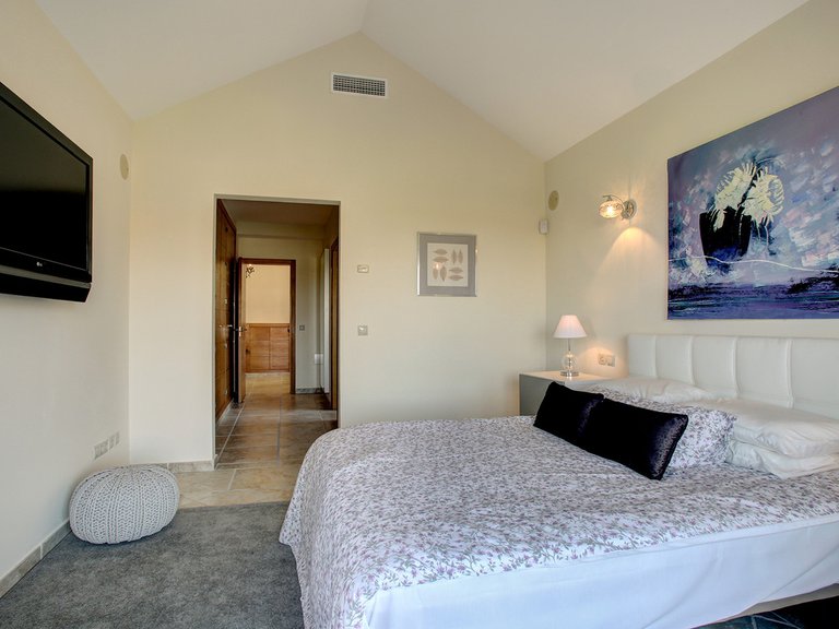 Villa for Sale in New Golden Mile, Malaga 55