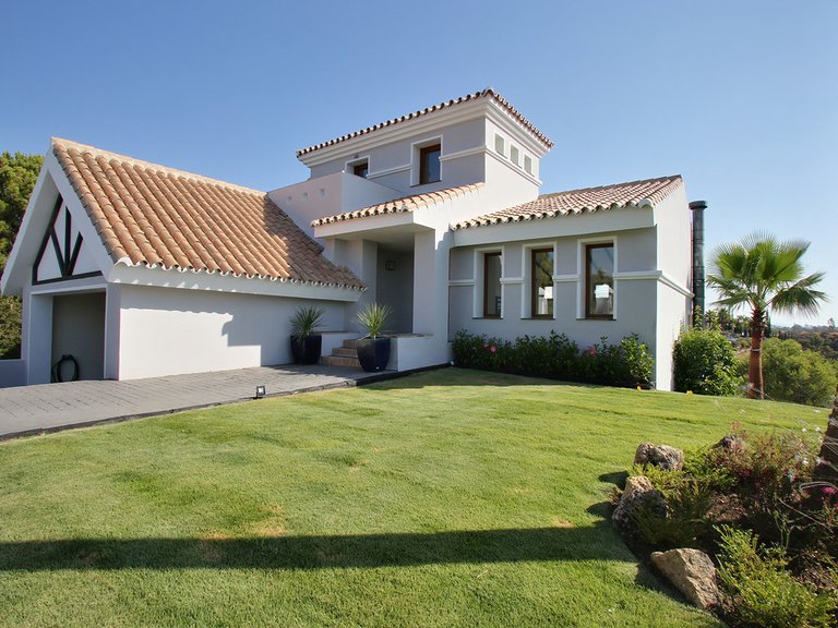 Villa for Sale in New Golden Mile, Malaga 6