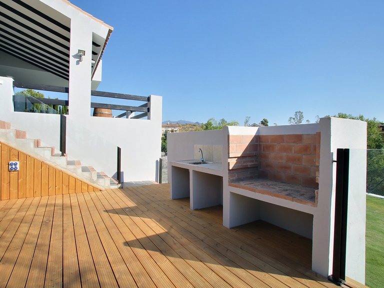 Villa for Sale in New Golden Mile, Malaga 8