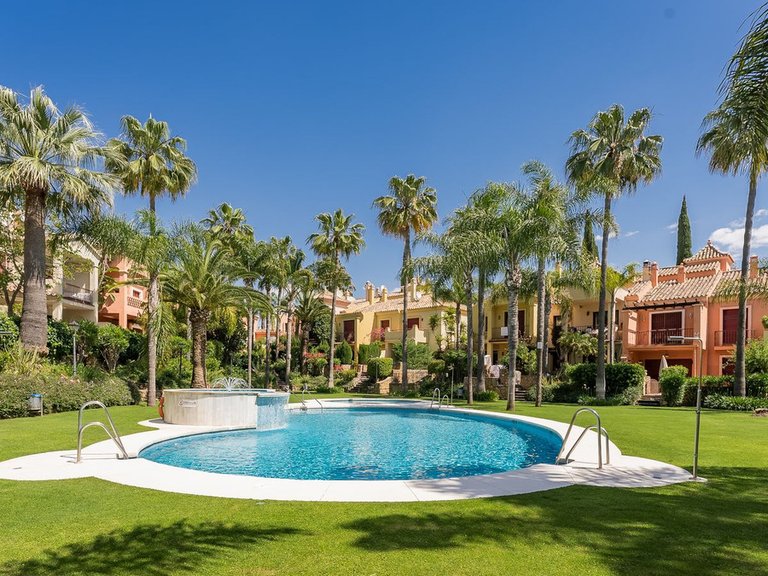 Town House for Sale in The Golden Mile, Malaga 1