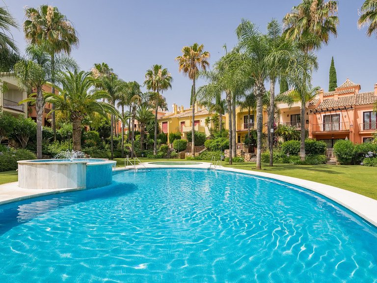 Town House for Sale in The Golden Mile, Malaga 17