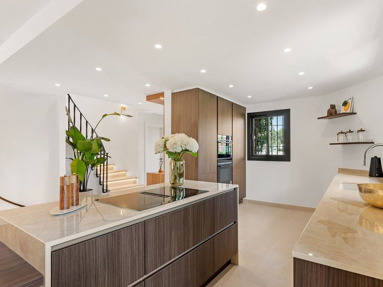 Town House for Sale in The Golden Mile, Malaga 3