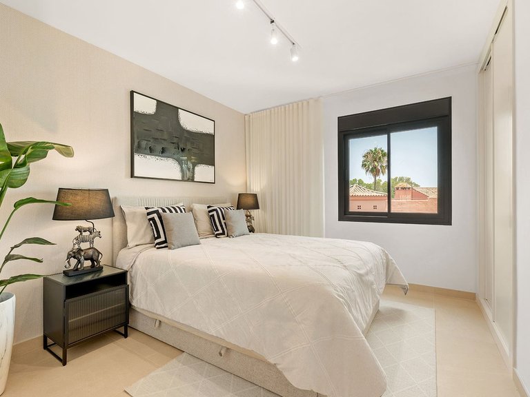 Town House for Sale in The Golden Mile, Malaga 9