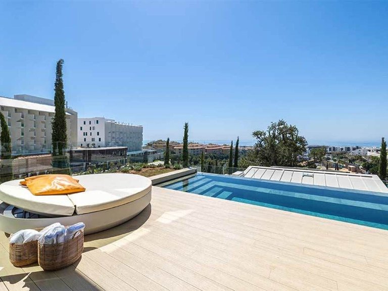 Villa for Sale in Fuengirola, Malaga 2