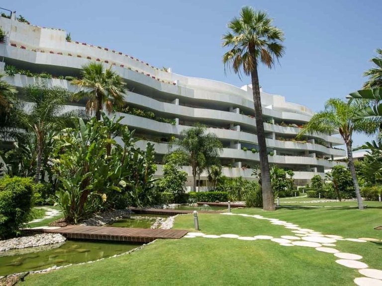Apartment for Sale in Puerto Banús, Malaga 16