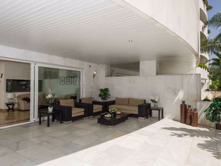 Apartment for Sale in Puerto Banús, Malaga 2