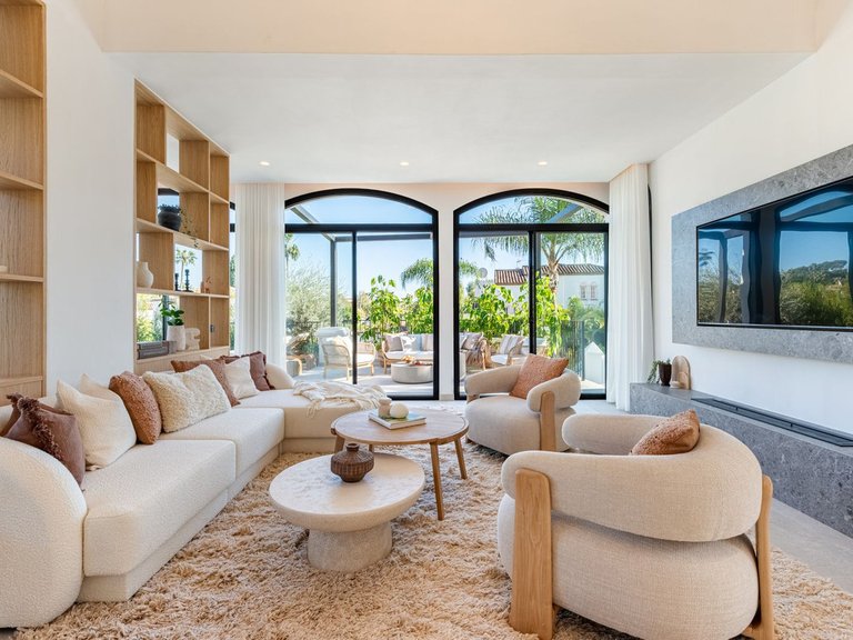 Villa for Sale in Nueva Andalucía, Malaga 11