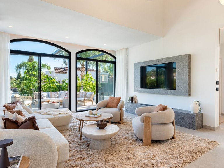 Villa for Sale in Nueva Andalucía, Malaga 13