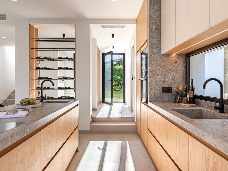 Villa for Sale in Nueva Andalucía, Malaga 20