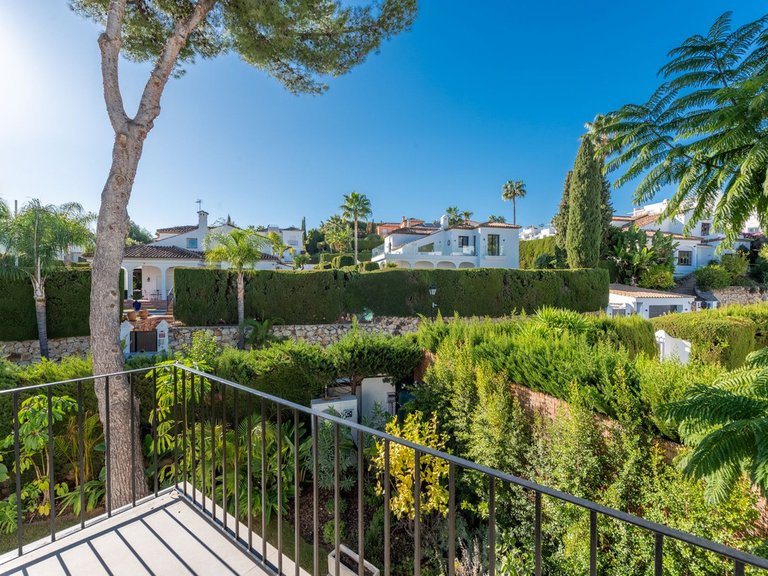 Villa for Sale in Nueva Andalucía, Malaga 28