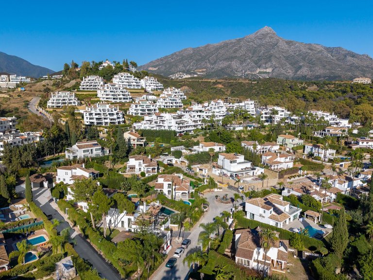 Villa for Sale in Nueva Andalucía, Malaga 49