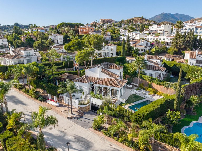 Villa for Sale in Nueva Andalucía, Malaga 50