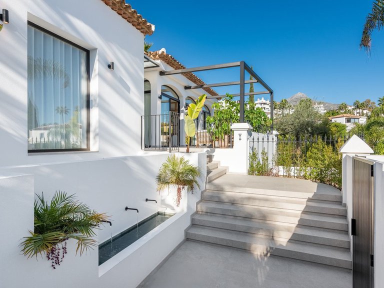 Villa for Sale in Nueva Andalucía, Malaga 52