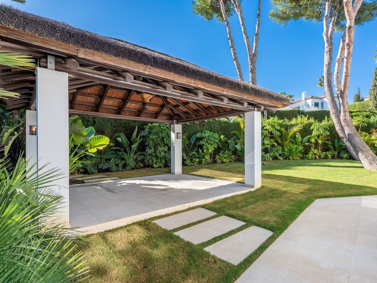 Villa for Sale in Nueva Andalucía, Malaga 7