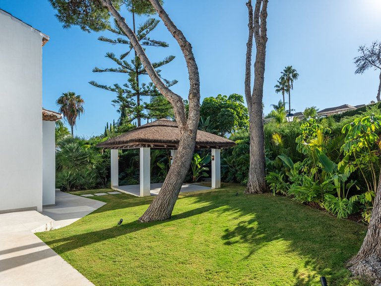 Villa for Sale in Nueva Andalucía, Malaga 8