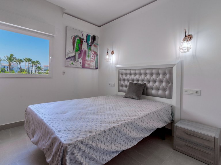 Apartment for Sale in Puerto Banús, Malaga 11