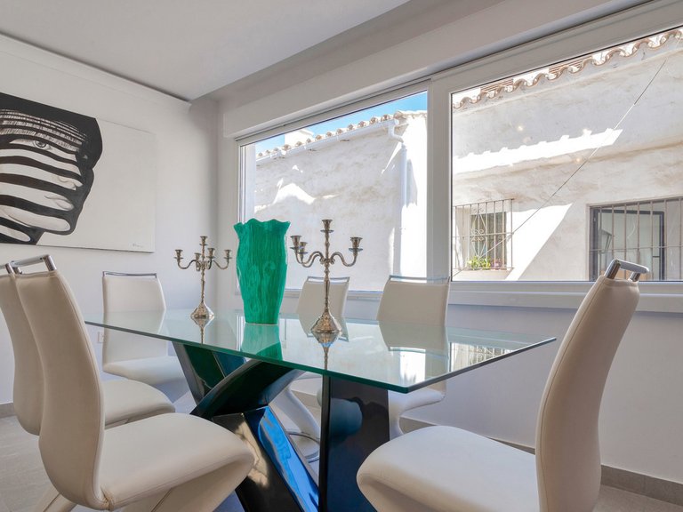 Apartment for Sale in Puerto Banús, Malaga 4