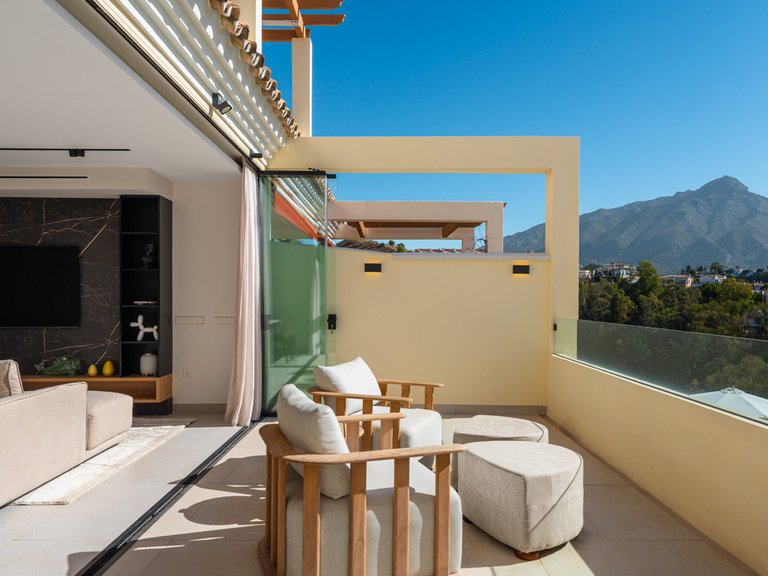 Apartment for Sale in Nueva Andalucía, Malaga 10