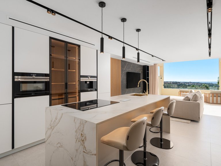 Apartment for Sale in Nueva Andalucía, Malaga 2