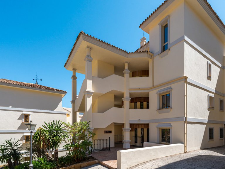 Apartment for Sale in Nueva Andalucía, Malaga 23