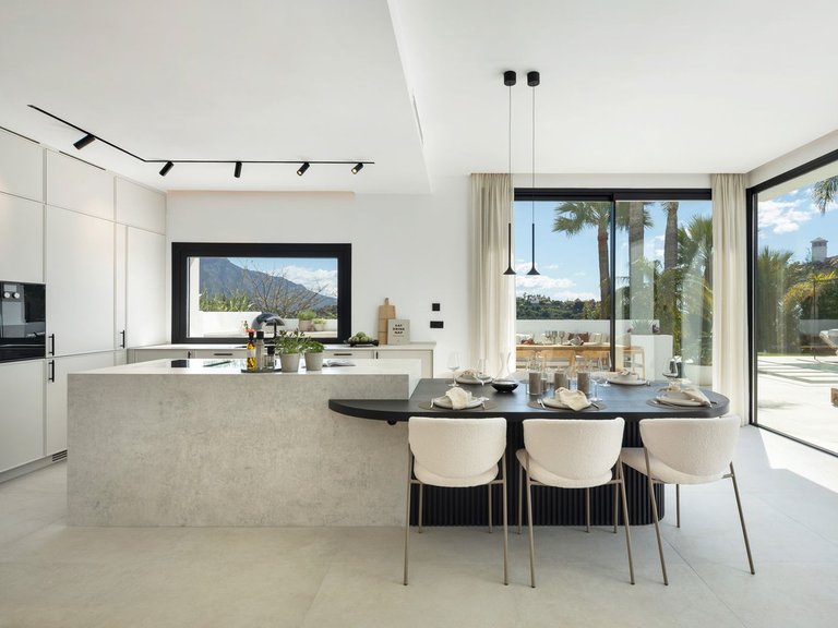 Villa for Sale in Los Arqueros Golf, Malaga 10