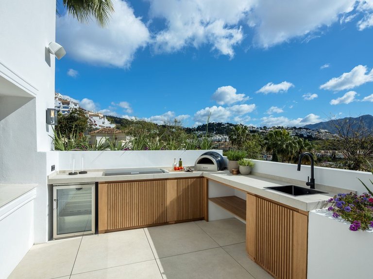 Villa for Sale in Los Arqueros Golf, Malaga 11