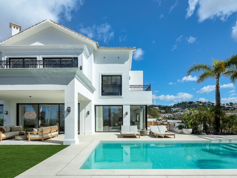 Villa for Sale in Los Arqueros Golf, Malaga 15