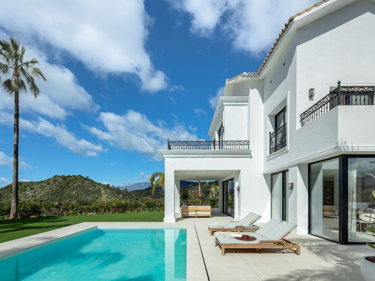 Villa for Sale in Los Arqueros Golf, Malaga 17
