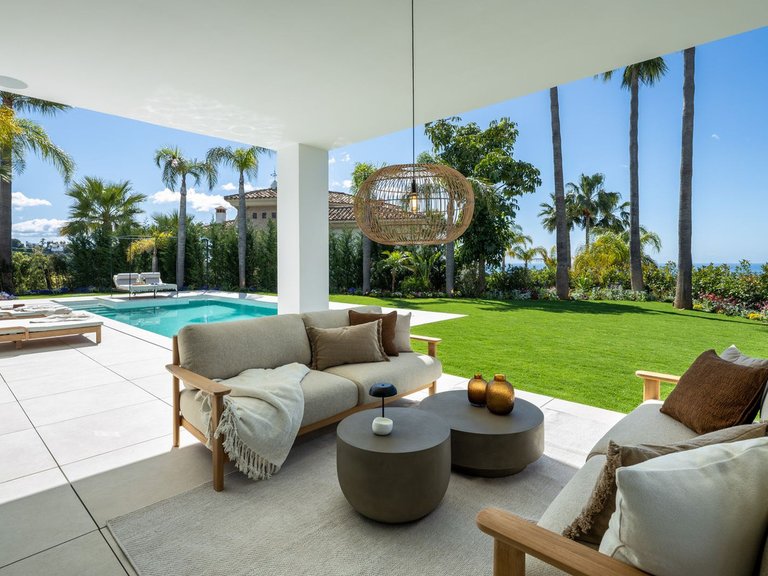 Villa for Sale in Los Arqueros Golf, Malaga 19