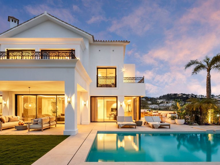 Villa for Sale in Los Arqueros Golf, Malaga 2