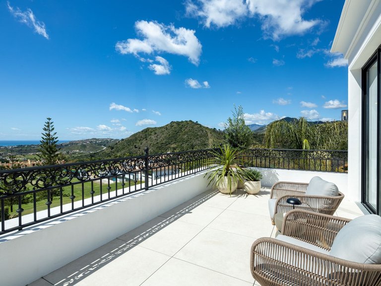 Villa for Sale in Los Arqueros Golf, Malaga 26