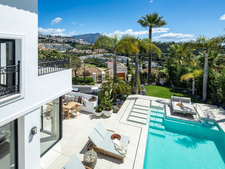 Villa for Sale in Los Arqueros Golf, Malaga 27