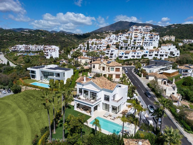 Villa for Sale in Los Arqueros Golf, Malaga 41