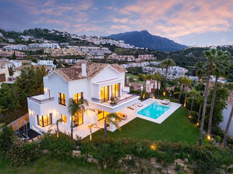 Villa for Sale in Los Arqueros Golf, Malaga 43