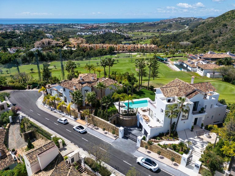 Villa for Sale in Los Arqueros Golf, Malaga 44